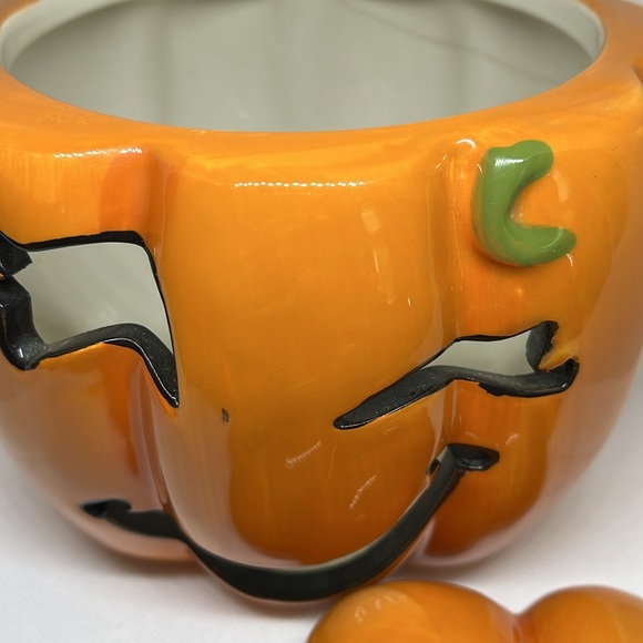 Jack-o-lantern with lid 7” tall - Picture 3 of 10